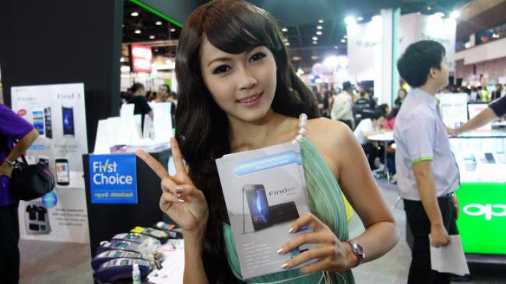 พาชมพริตตี้สาวสวยทุกบูธในงาน Thailand Mobile Expo 2012