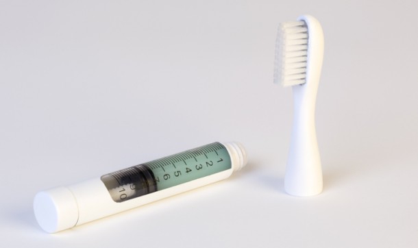 Toothbrush-That-Also-Works-As-Toothpaste-2-610x362