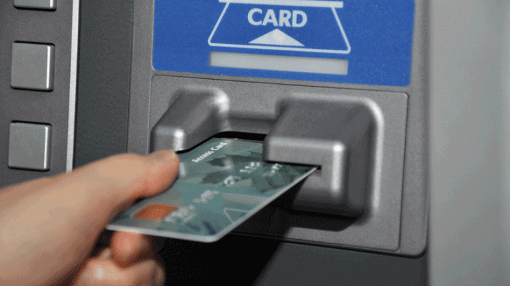 ธนาคารแห่งประเทศไทยสั่งทุกธนาคารเปลี่ยนบัตร ATM เป็นแบบชิปการ์ด เริ่ม 16 พ.ค. นี้
