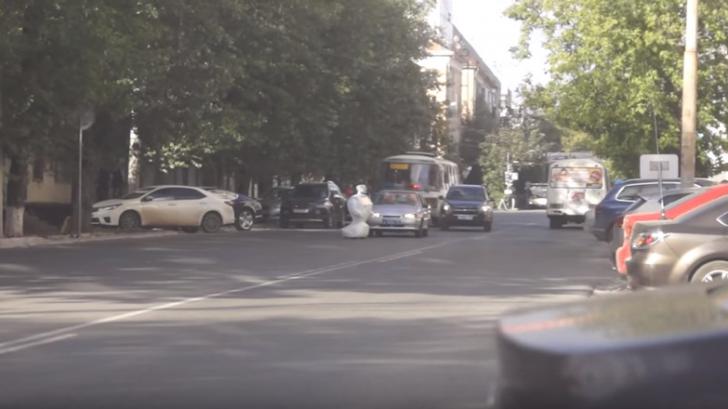 ข่าวใหญ่ ! หุ่นยนต์หนีจากห้องทดลองในรัสเซีย สร้างความแตกตื่นบนท้องถนน