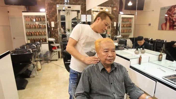 สุดทึ่ง! คิม จอง อึน จับมือกับ โดนัลด์ ทรัมป์ ในร้านตัดผมที่เวียดนาม (แต่เป็นตัวปลอมนะ)