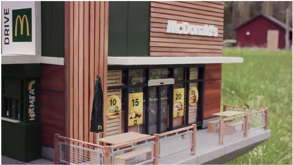 ร้าน McDonalds สาขาเล็กจิ๋วในประเทศสวีเดน แต่สำหรับน้องผึ้งเท่านั้นนะ