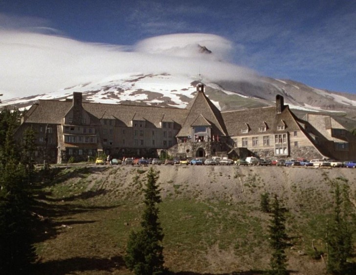 เรื่องราวต้นกำเนิดของโรงแรมผีนรกใน The Shining เกือบถูกทำเป็นหนัง! ในชื่อว่า The Overlook Hotel