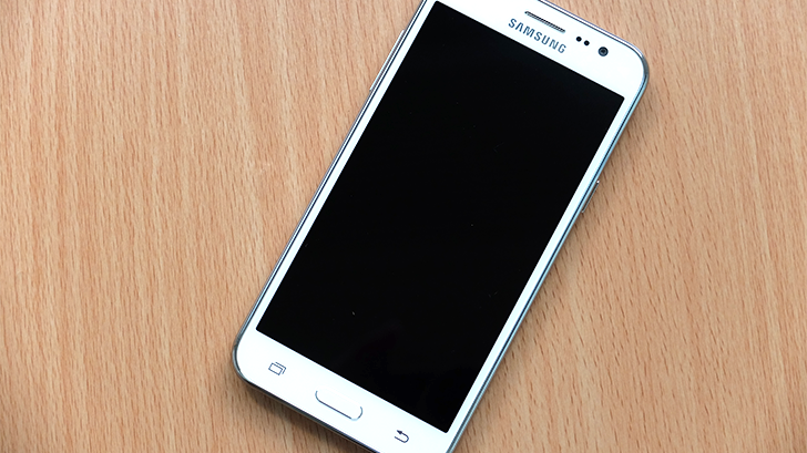 Samsung Galaxy J5 สมาร์ทโฟนเซลฟี่หน้าใส ด้วยแฟลชหน้า LED