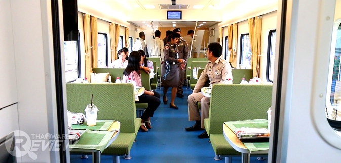 พานั่งรถไฟด่วนพิเศษขบวนใหม่ของ การรถไฟแห่งประเทศไทย