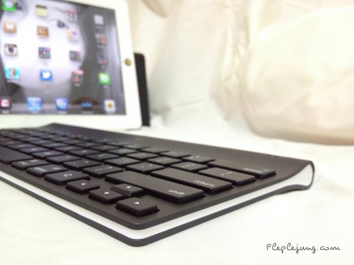 เพิ่มพลังการทำงานด้วย Logitech Keyboard for iPad ช่วยให้การพิมพ์เป็นเรื่องง่ายขึ้น