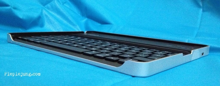 ความสามารถทีแตกต่างของ Logitech Keyboard for iPad2 และ iPad1