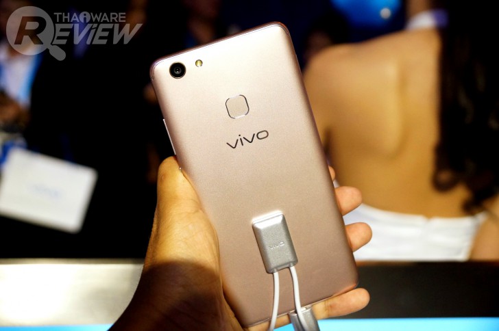 Vivo V7+ เซลฟี่สมาร์ทโฟน กล้องหน้า 24 ล้านพิกเซล จอภาพไร้ขอบ ในราคาแค่ 11,990 บาท
