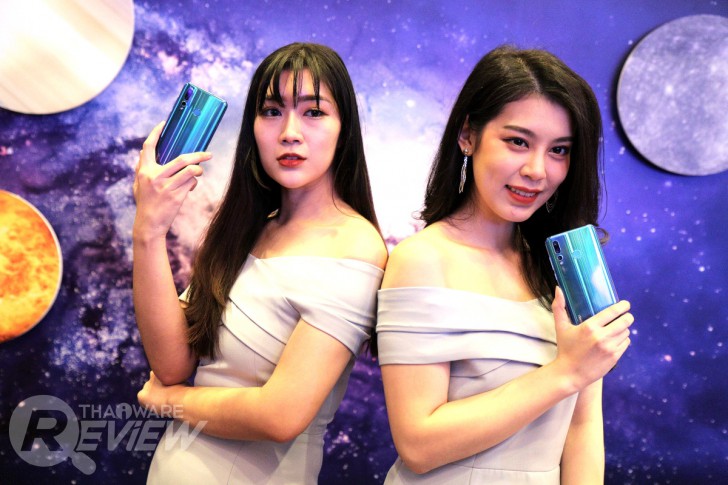 Huawei nova 4 มือถือจอมีรูแบบ Punch Display รุ่นแรกในไทย สเปคแรง กล้องหลัง 3 ตัว