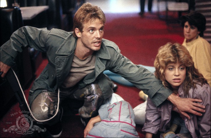 Michael Biehn และ Linda Hamilton จากฉากในหนัง ภาพยนตร์ The Terminator