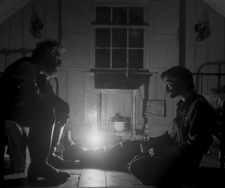 Willem Dafoe (ซ้าย) กับ Robert Pattinson (ขวา) ใน หนัง ภาพยนตร์ The Lighthouse