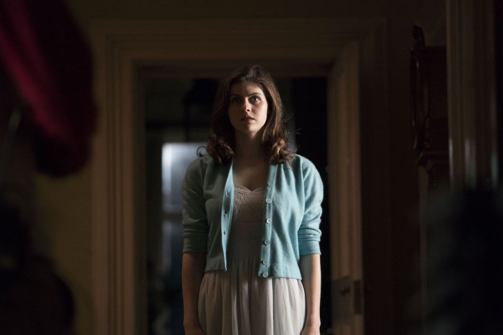 Alexandra Daddario ในบท Constance Blackwood จาก We Have Always Lived in the Castle