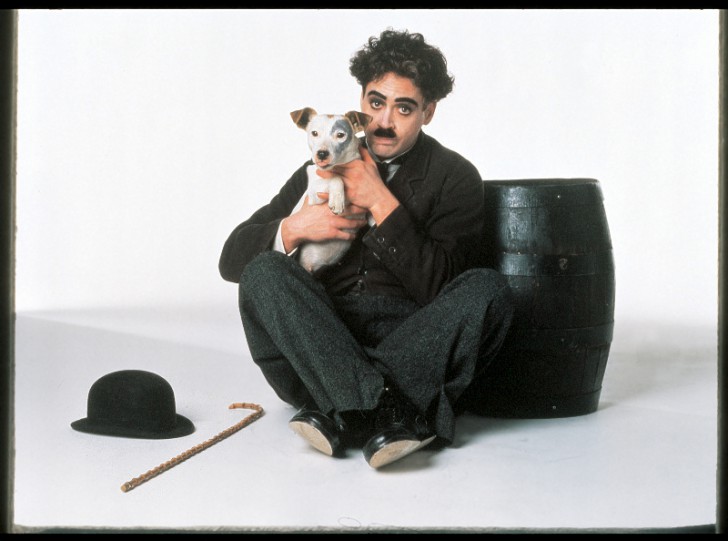 Robert Downey Jr. ในบท Charlie Chaplin จาก หนัง ภาพยนตร์ Chaplin
