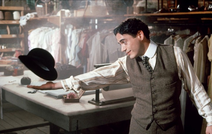 Robert Downey Jr. ในบท Charlie Chaplin จาก หนัง ภาพยนตร์ Chaplin