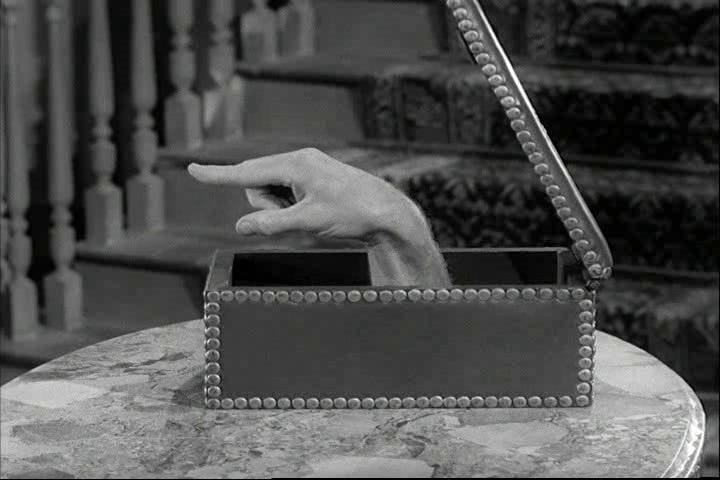 Thing จากซีรีส์ The Addams Family ค.ศ. 1964-1966 (พ.ศ. 2507-2509)