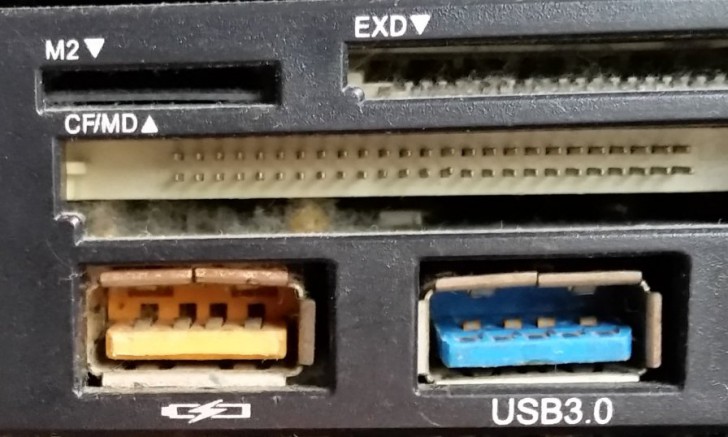 พอร์ต USB สีแดง สีเขียว สีฟ้า สีเหลือง สีดำ แตกต่างกันอย่างไร ?