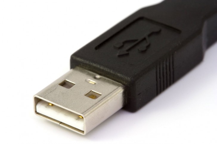 ทำไมพอร์ต USB ถึงเสียบได้แค่ด้านเดียว ?