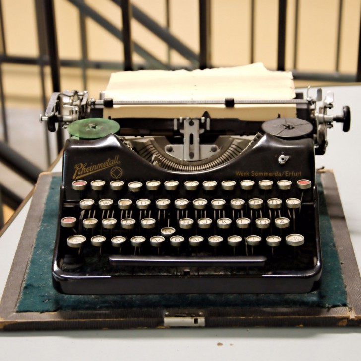 เครื่องพิมพ์ดีด (Typewriters)