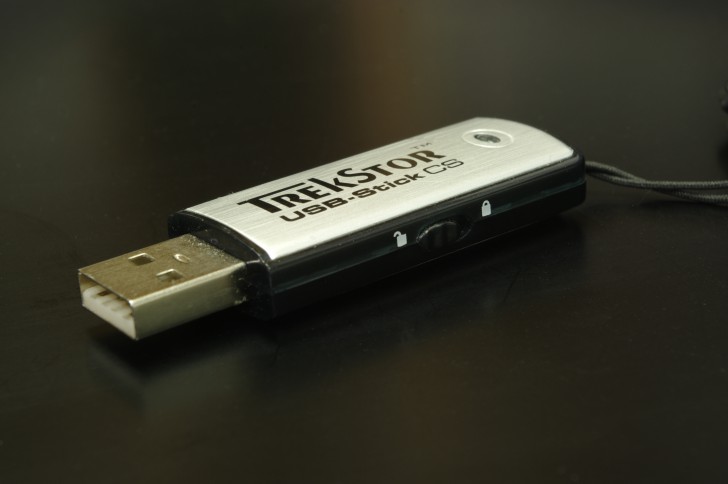 ตรวจสอบที่ตัวของ USB Drive (Check the USB Drive Body)