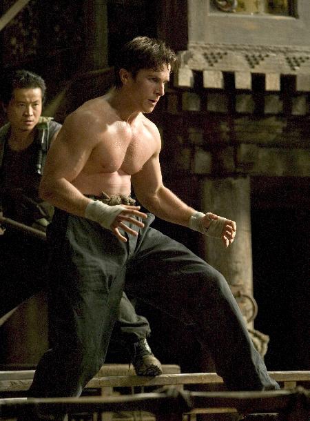 Christian Bale ในบท Bruce Wayne/Batman จากหนัง ภาพยนตร์ Batman Begins ค.ศ. 2005 (พ.ศ. 2548)