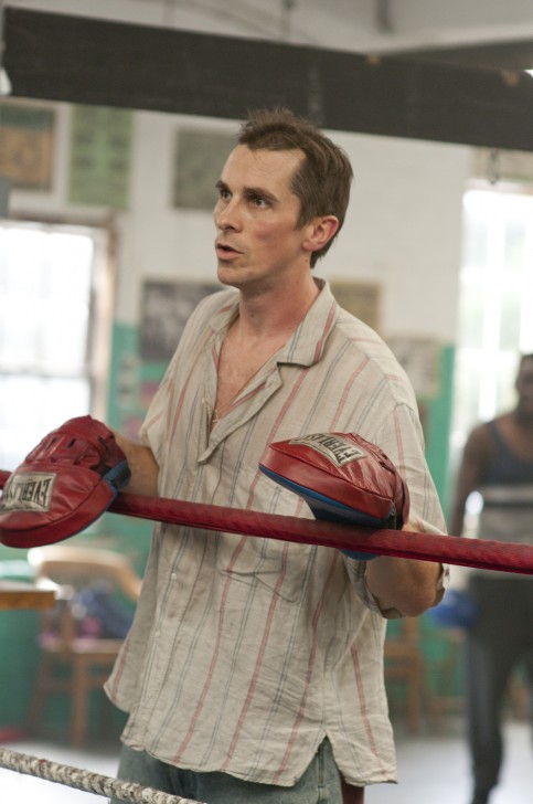 Christian Bale ในบท Dicky Eklund จากหนัง ภาพยนตร์ The Fighter ค.ศ. 2010 (พ.ศ. 2553)