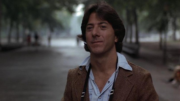 Dustin Hoffman ในบท Ted Kramer จากหนัง ภาพยนตร์ Kramer vs. Kramer ค.ศ. 1979 (พ.ศ. 2522)