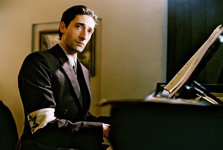Adrien Brody ในบท Wladyslaw Szpilman จากหนัง ภาพยนตร์ The Pianist ค.ศ. 2002 (พ.ศ. 2545)